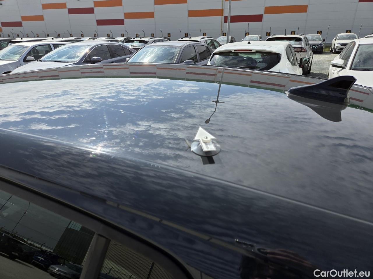  Volkswagen  Golf  Life 1.0 TSI #44