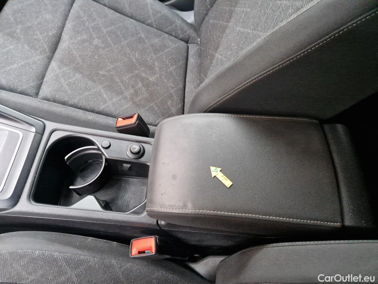  Volkswagen  Golf  2.0 TDI 116HP DSG Life Variant #17