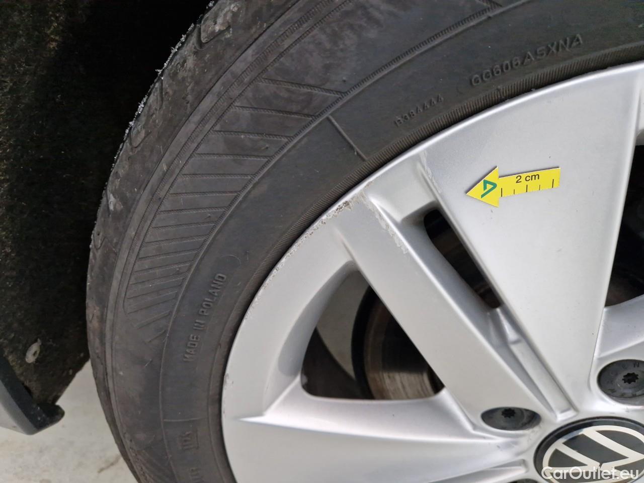  Volkswagen  Golf  2.0 TDI 116HP DSG Life Variant #9