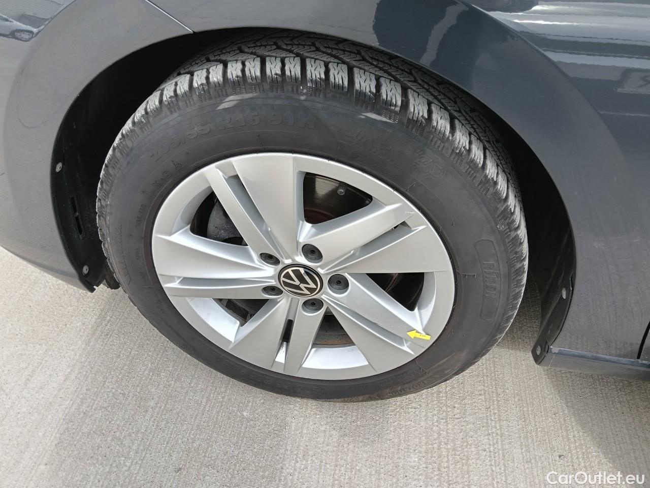  Volkswagen  Golf  Life 1.0 TSI #33