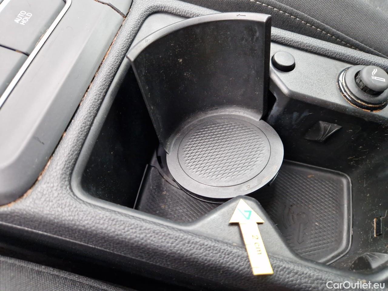  Volkswagen  Golf  Life 1.0 TSI #36