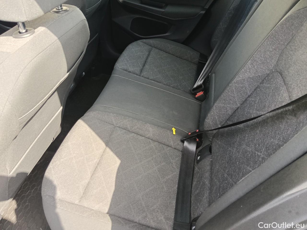  Volkswagen  Golf  Life 1.0 TSI #39