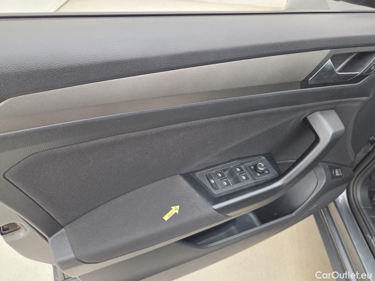  Volkswagen  T-ROC Design 1.5 TSI DSG #40