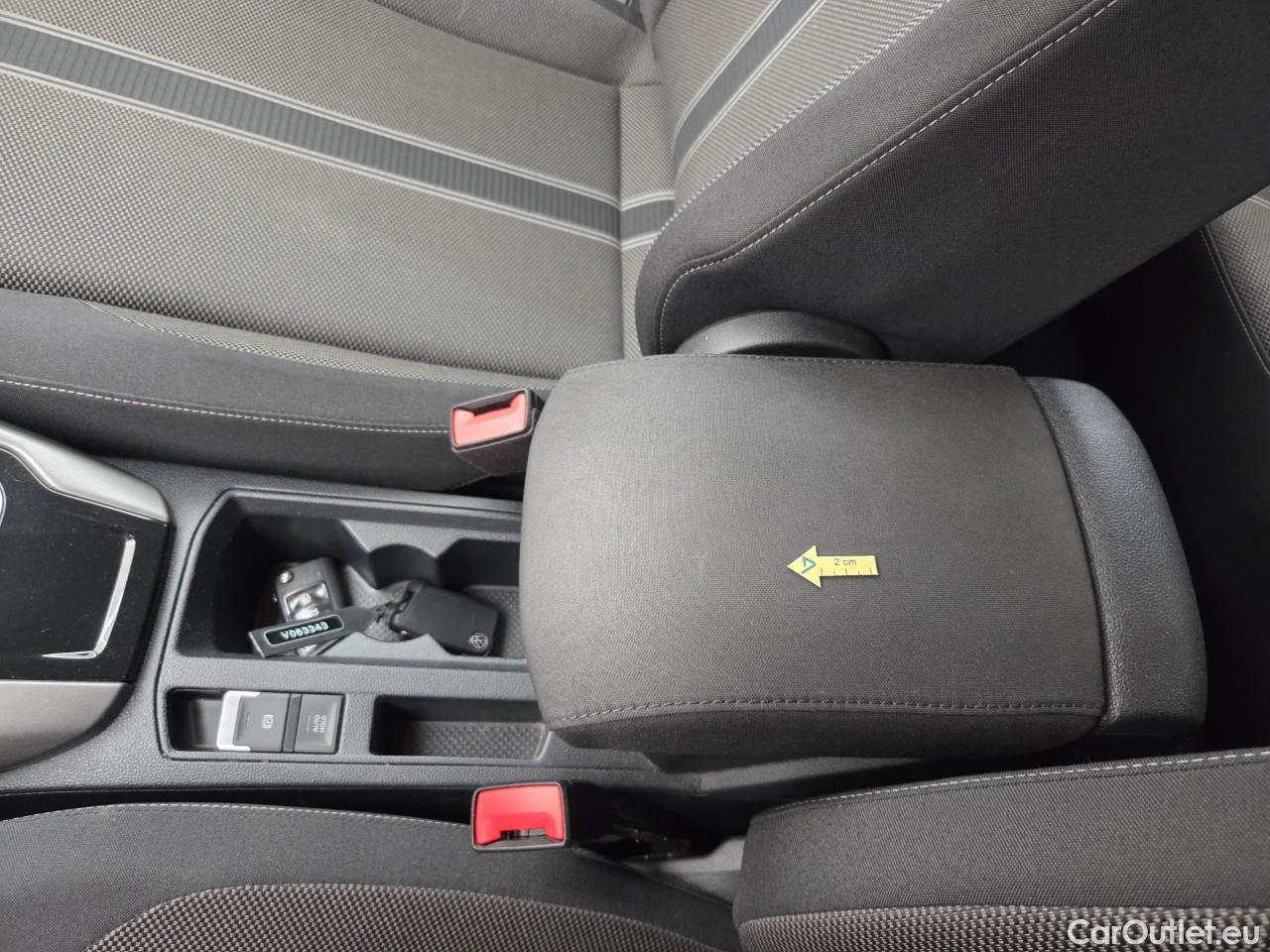  Volkswagen  T-ROC Design 1.5 TSI DSG #44