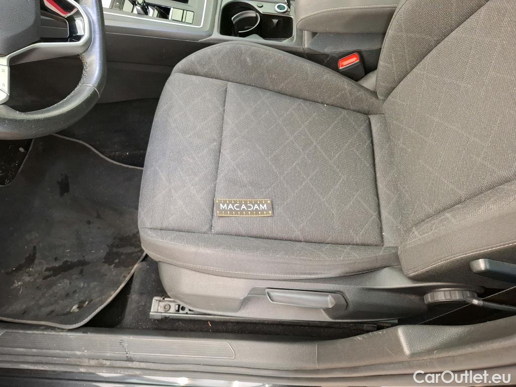  Volkswagen  Golf  VOLKSWAGEN / 2020 / 5P / Berline 2.0 TDI SCR 115 DSG7 Life Busi #32