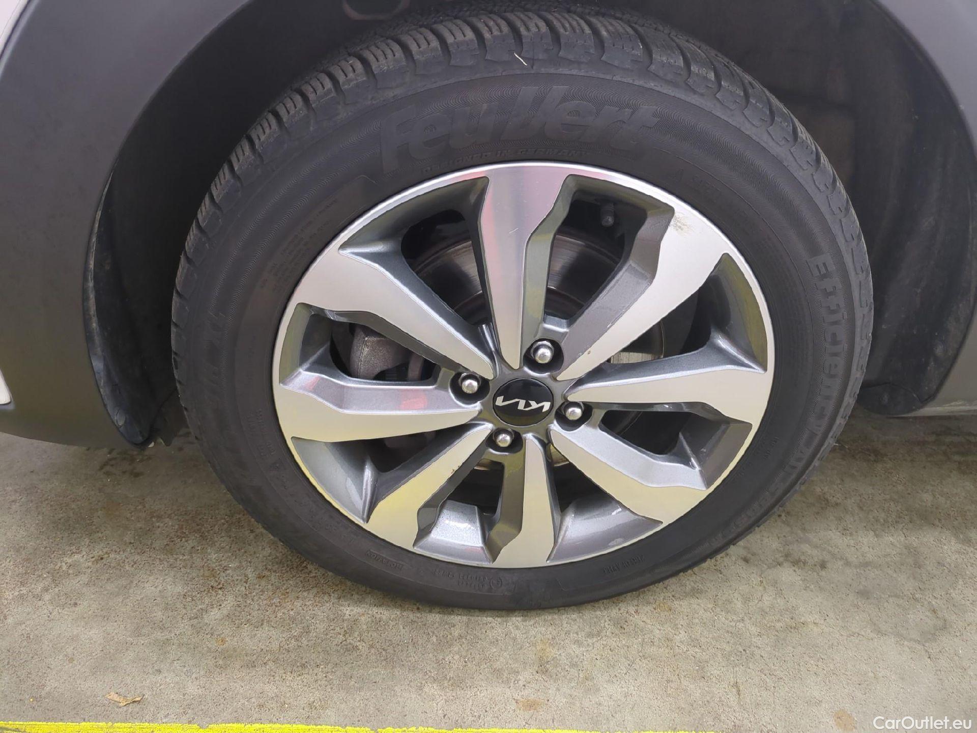  KIA  STONIC  / 2020 / 5P / SUV 1.0 T-GDI 120 MHEV ACTIVE BUSI DCT7 / TRANSFO VP/VF #1