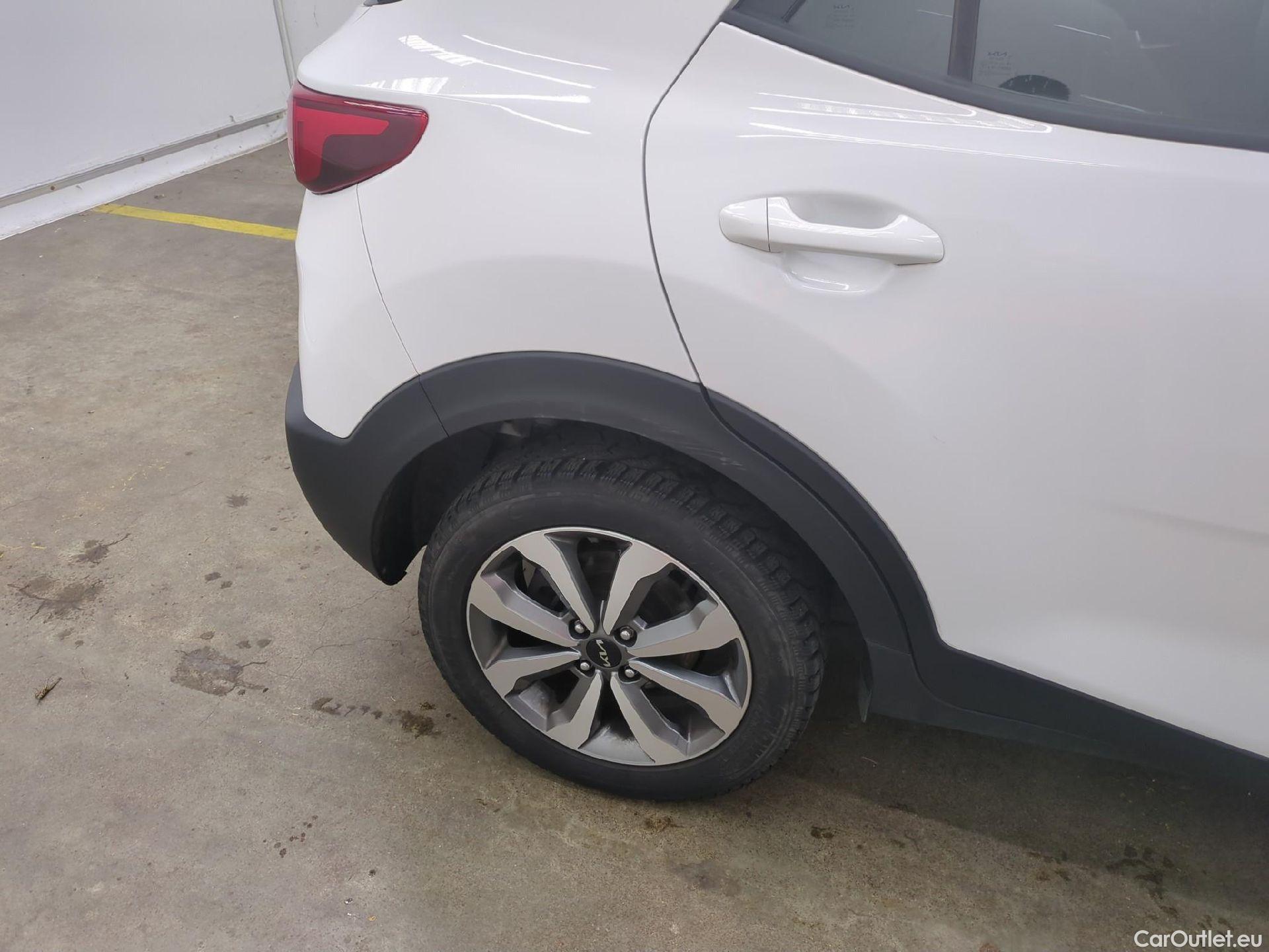  KIA  STONIC  / 2020 / 5P / SUV 1.0 T-GDI 120 MHEV ACTIVE BUSI DCT7 / TRANSFO VP/VF #29