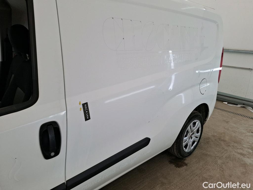  Fiat  Doblo FIAT Doblò Cargo / 2015 / 4P / Fourgonnette Maxi 1.3 Multijet 95 Pro Lounge 750kg #48
