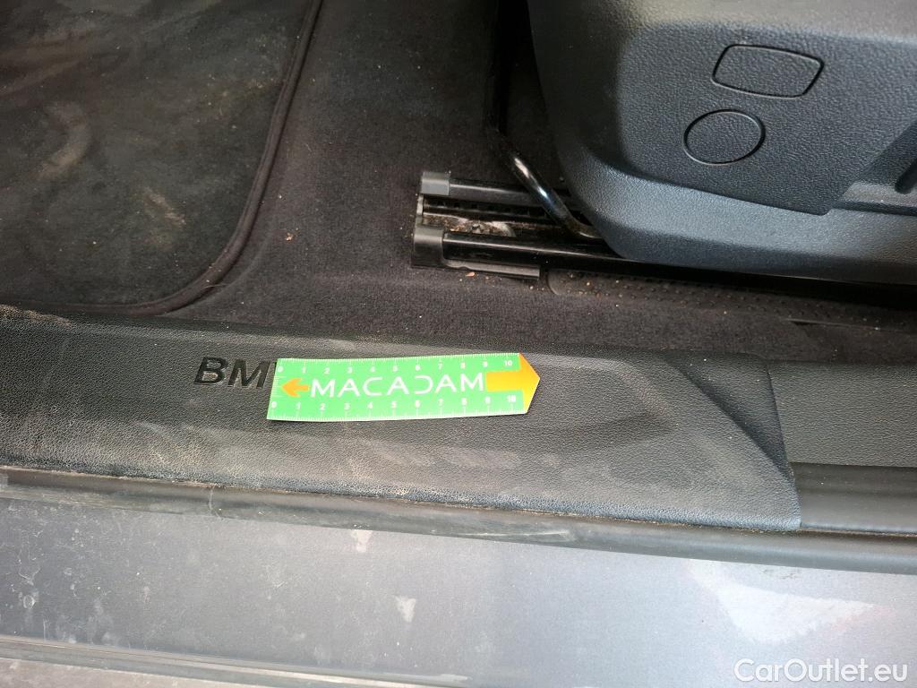  Bmw  Serie 1 BMW Série 1 / 2019 / 5P / Berline 2.0 120D AUTO xDrive #4