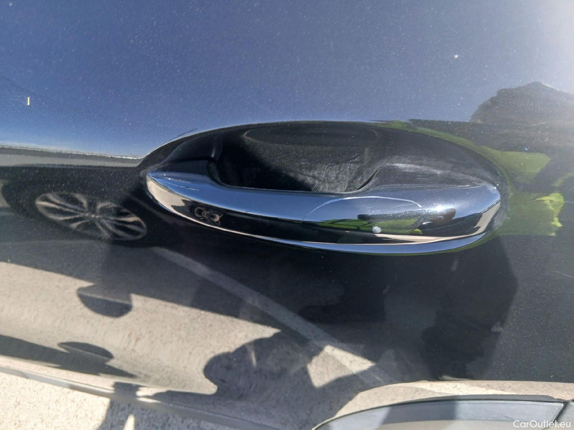  Mercedes  GLA MERCEDES-BENZ  / 2020 / 5P / todoterreno  250 e #17