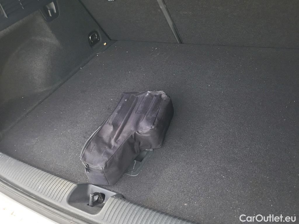  Audi  Q2 AUDI  / 2016 / 5P / todoterreno Advanced 30 TDI 85kW (116CV) #5