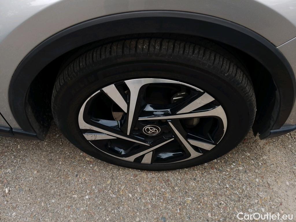  Toyota  C-HR TOYOTA  / 2019 / 5P / todoterreno 1.8 125H Advance #3