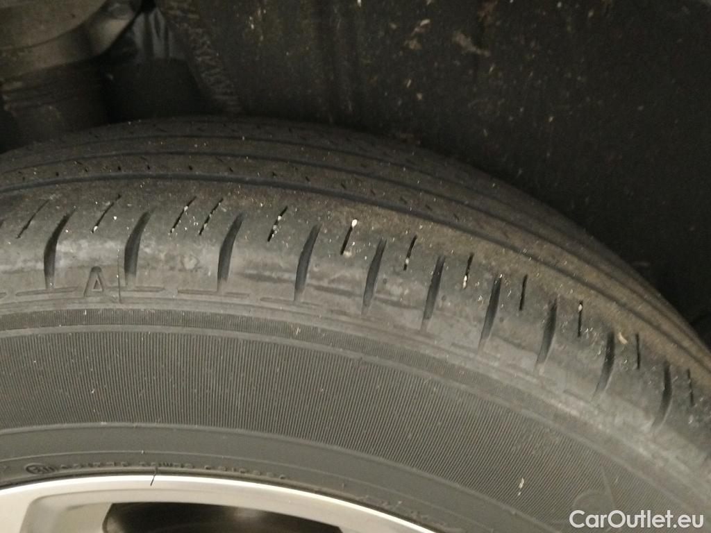  Toyota  RAV4 TOYOTA  / 2018 / 5P / todoterreno 2.5l 220H Advance #3