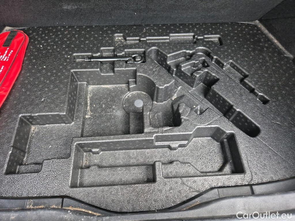  Toyota  C-HR TOYOTA  / 2019 / 5P / todoterreno 1.8 125H Advance #8