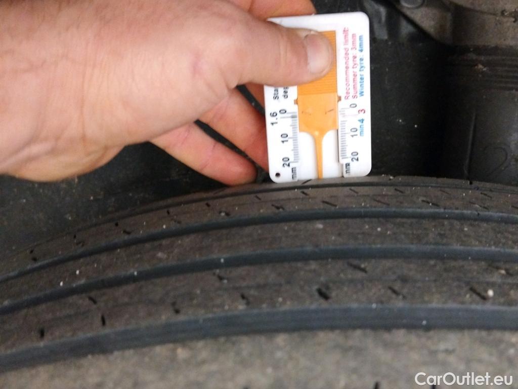  Toyota  RAV4 TOYOTA  / 2018 / 5P / todoterreno 2.5l 220H Advance #6