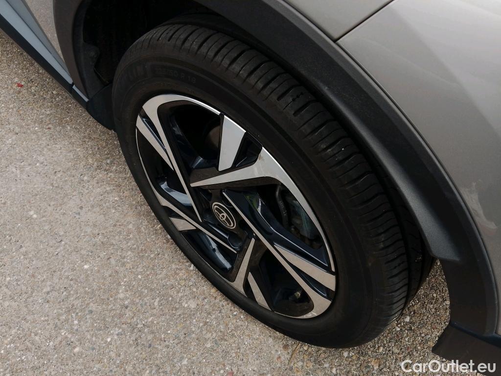  Toyota  C-HR TOYOTA  / 2019 / 5P / todoterreno 1.8 125H Advance #1