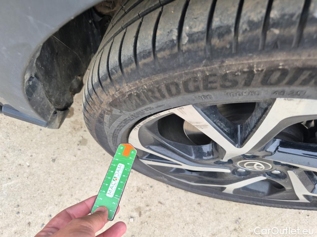 Toyota  C-HR TOYOTA  / 2019 / 5P / todoterreno 1.8 125H Advance #6