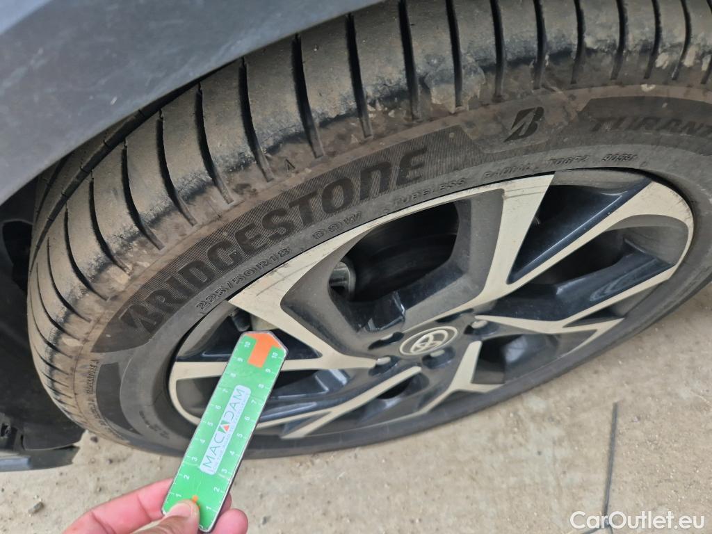  Toyota  C-HR TOYOTA  / 2019 / 5P / todoterreno 1.8 125H Advance #4