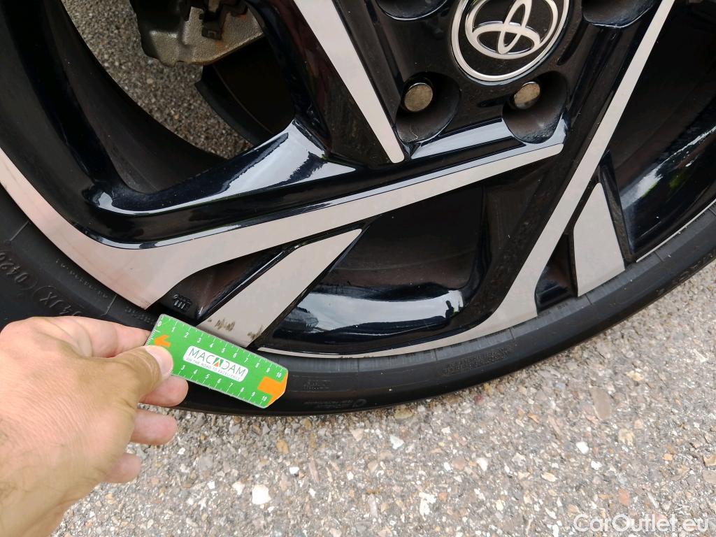  Toyota  C-HR TOYOTA  / 2019 / 5P / todoterreno 1.8 125H Advance #6