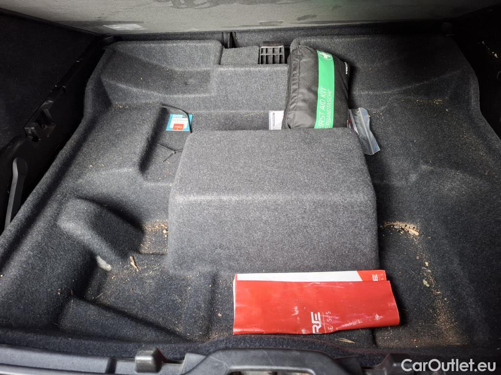  Volvo  XC 40 VOLVO XC40 / 2017 / 5P / SUV Recharge T5 262 DCT7 R-Design #5