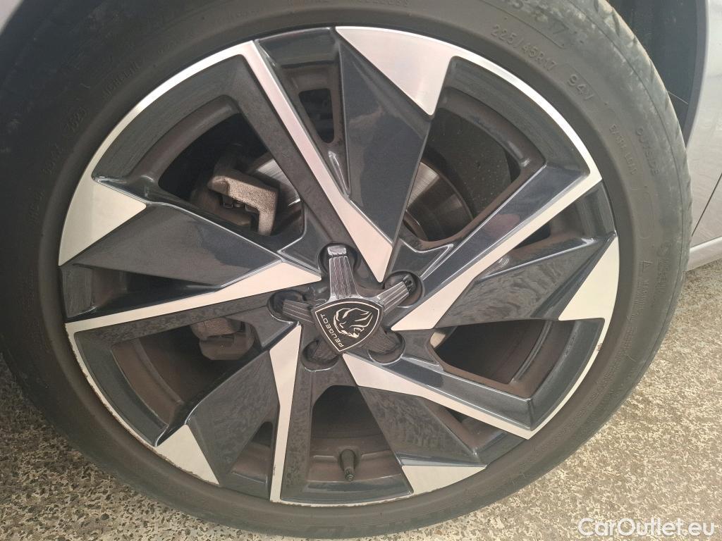  Peugeot  308  Allure Pack 1.2 PureTech 130CV BVM6 E6d #15