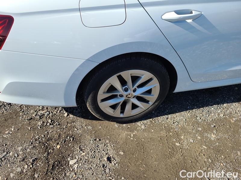  Skoda  Octavia  Lim. (NX3)(2020) Oct.2.0TDI 110 Style 4WD AT #11