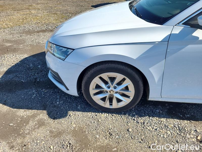  Skoda  Octavia  Lim. (NX3)(2020) Oct.2.0TDI 110 Style 4WD AT #2