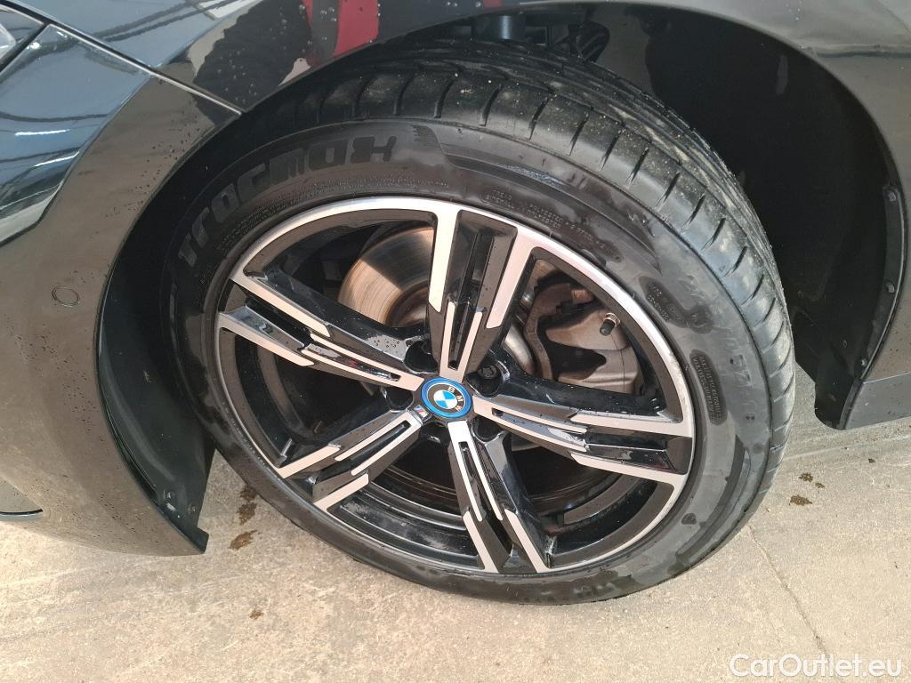  Bmw  Serie 3 BMW Série 3 Touring / 2022 / 5P / Break 330e 292ch M Sport BVA8 Hybride LOT BMW #1