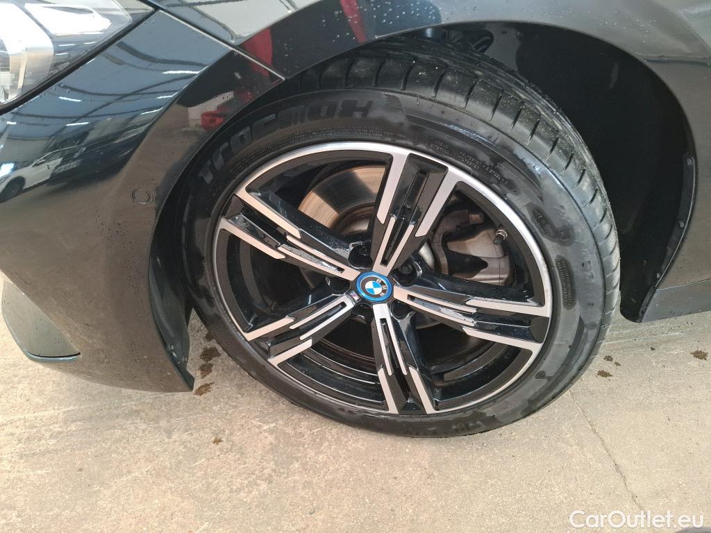  Bmw  Serie 3 BMW Série 3 Touring / 2022 / 5P / Break 330e 292ch M Sport BVA8 Hybride LOT BMW #14