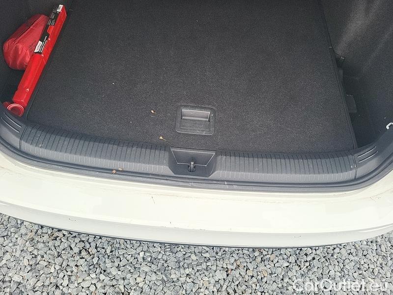  Volkswagen  Golf  VII Variant  (BV5)(2017->) Var.2.0TDI 85 Life 5d #12