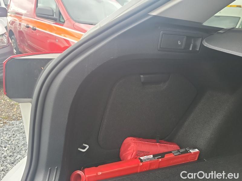  Volkswagen  Golf  VII Variant  (BV5)(2017->) Var.2.0TDI 85 Life 5d #15