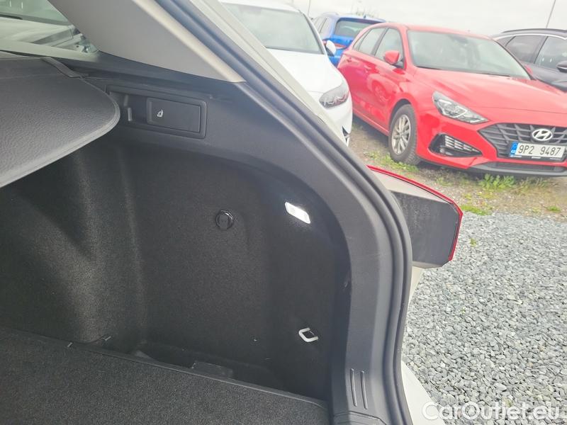  Volkswagen  Golf  VII Variant  (BV5)(2017->) Var.2.0TDI 85 Life 5d #14