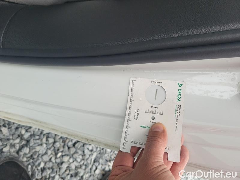  Volkswagen  Golf  VII Variant  (BV5)(2017->) Var.2.0TDI 85 Life 5d #8