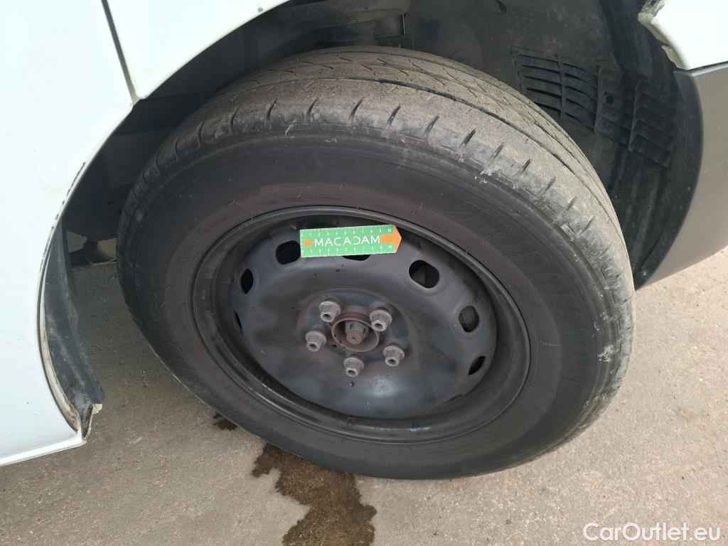  Renault  Trafic RENAULT  / 2019 / 4P / Fourgon tole FG GCF L1H1 1000 dCi 120 S&S #49