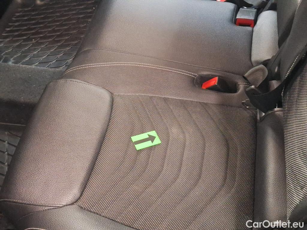  Mercedes  GLB  200 d 4MATIC #2