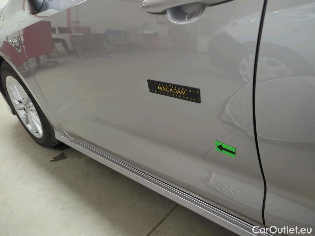  Toyota  Corolla 1.8 Hybrid Dynamic HSD E-CVT #11