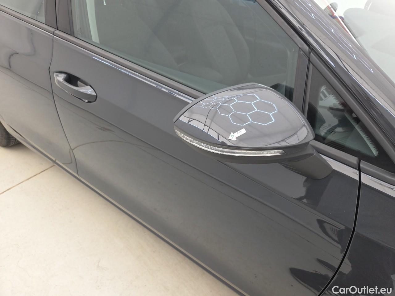  Volkswagen  Golf  2.0 TDI 116HP DSG Life Variant #2