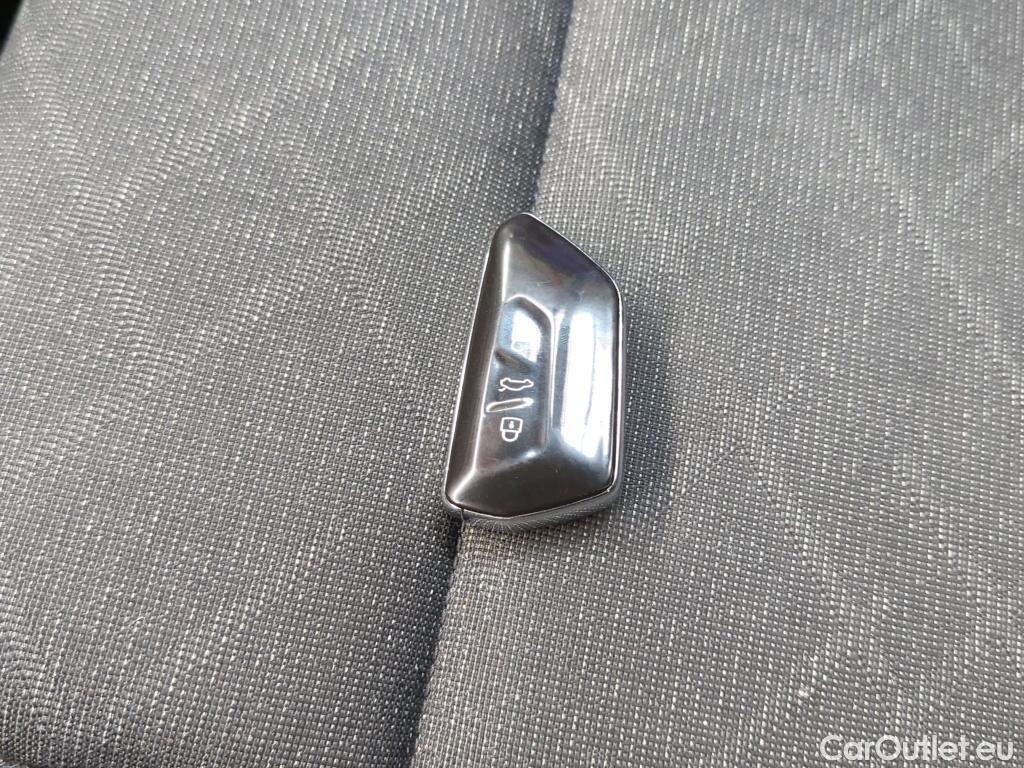  Volkswagen  Golf  2.0 TDI 116HP Life Variant #1