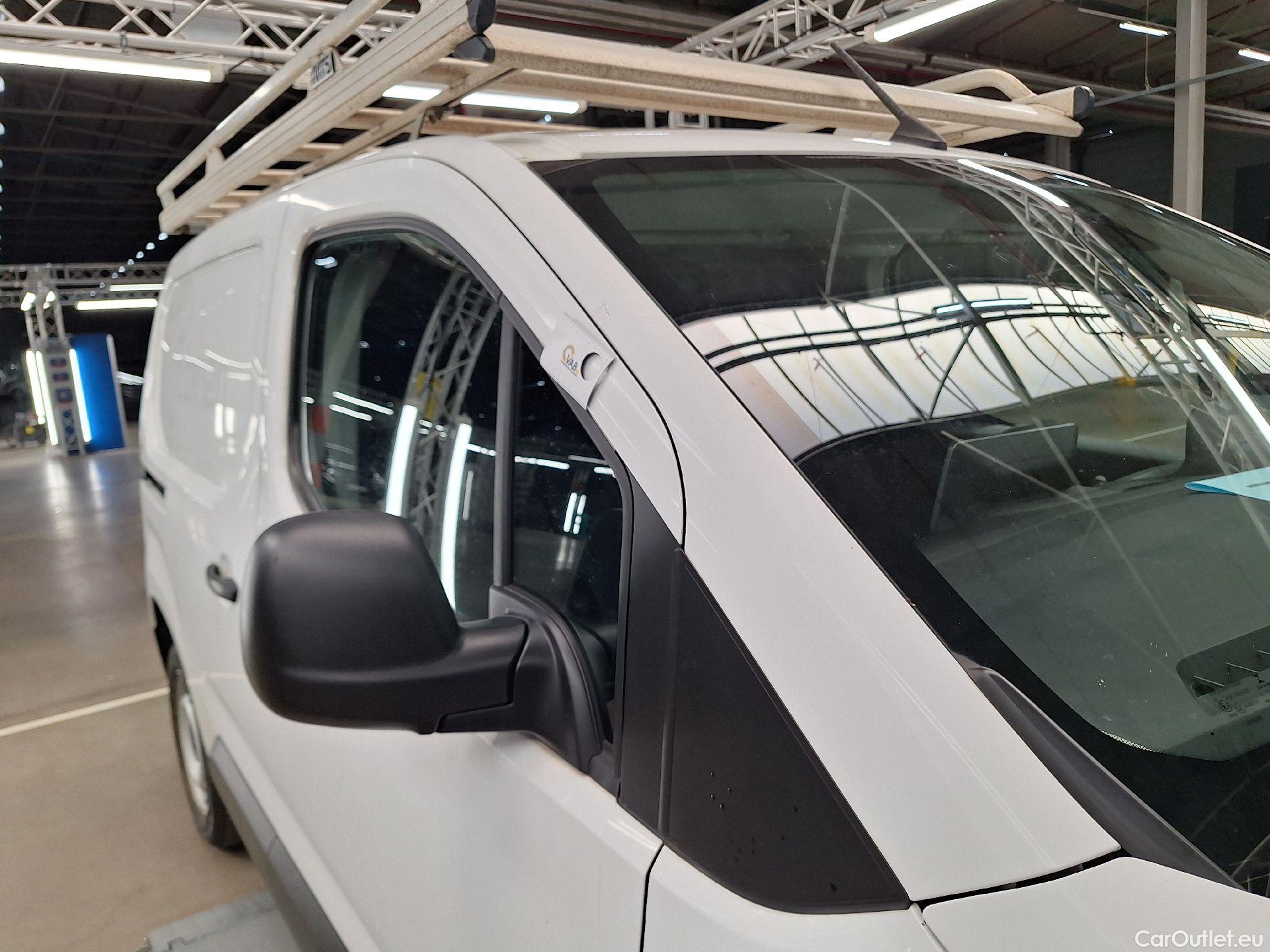  Peugeot  Partner Peugeot, _ '18, Peugeot  1.5 BHDi L1 Light 96kW s/s Aut. Pr #32