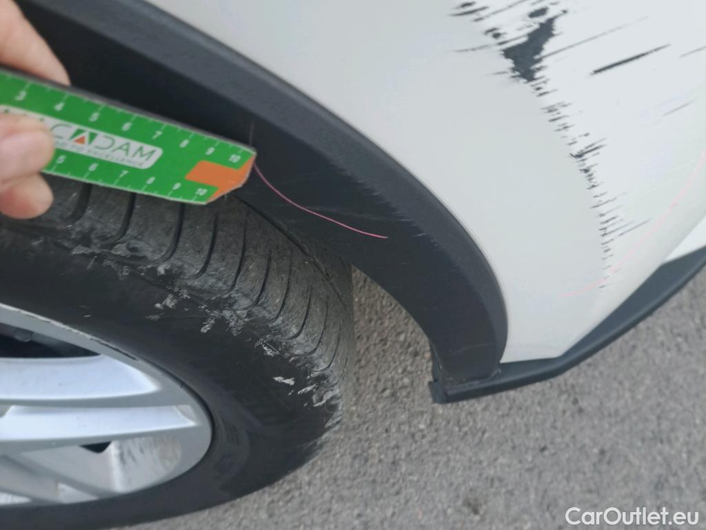  Toyota  C-HR TOYOTA  / 2019 / 5P / todoterreno 1.8 125H Active #24
