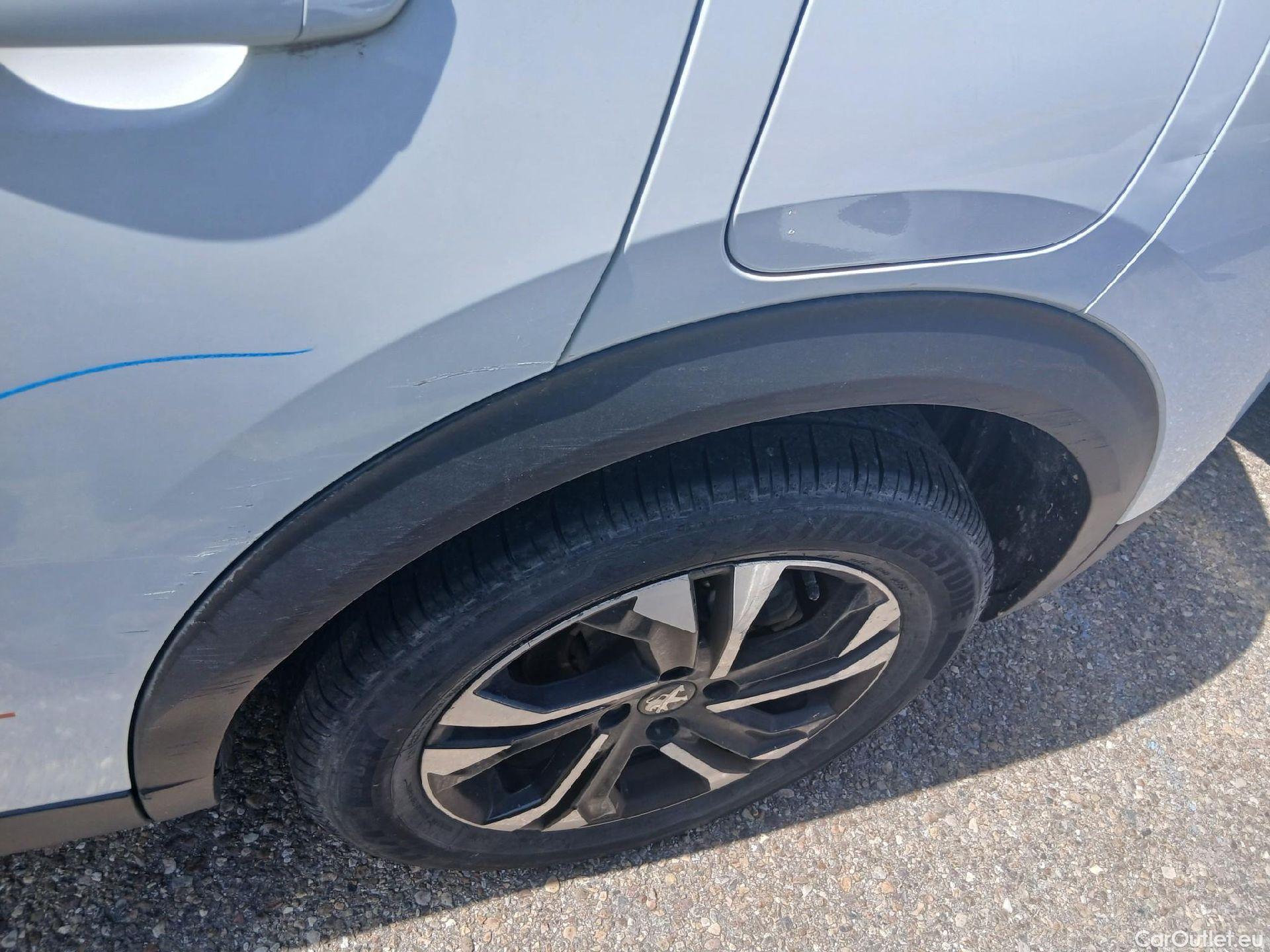  Peugeot  2008 PEUGEOT  / 2019 / 5P / todoterreno Allure BlueHDI 81kW (110CV) #26
