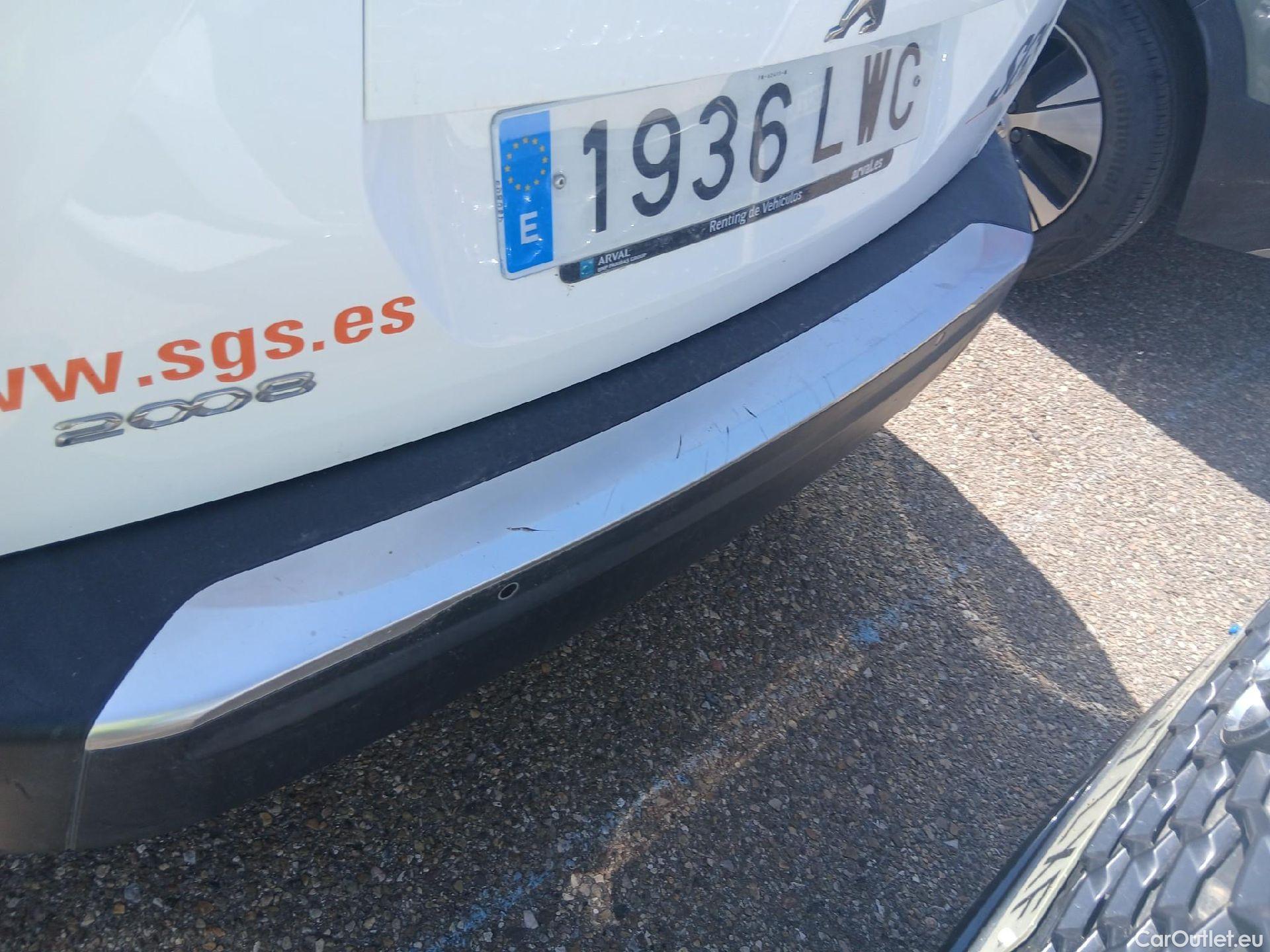  Peugeot  2008 PEUGEOT  / 2019 / 5P / todoterreno Allure BlueHDI 81kW (110CV) #34