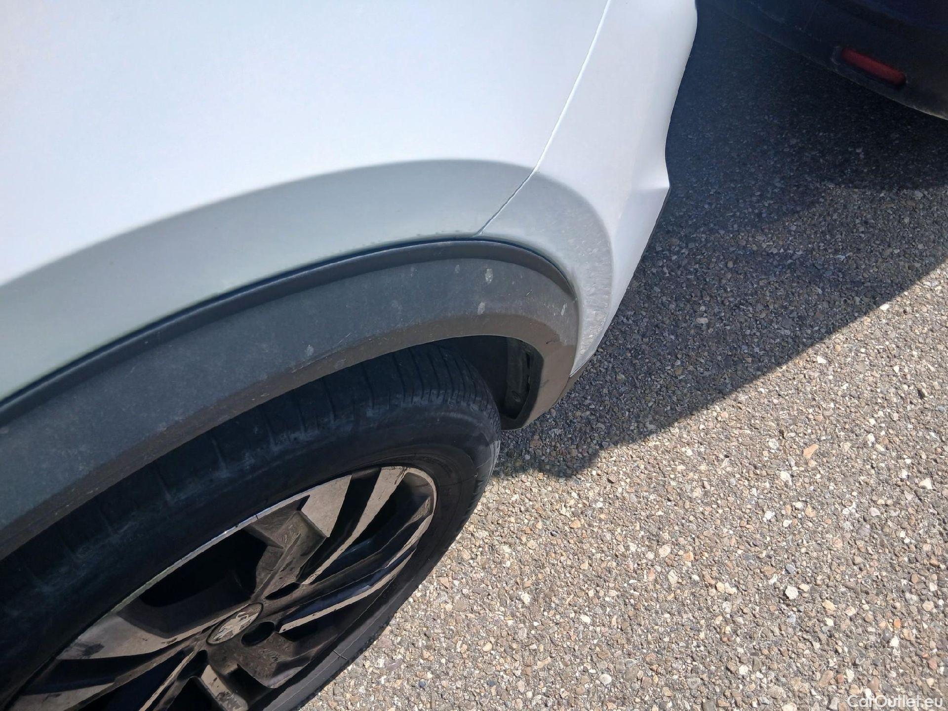  Peugeot  2008 PEUGEOT  / 2019 / 5P / todoterreno Allure BlueHDI 81kW (110CV) #47
