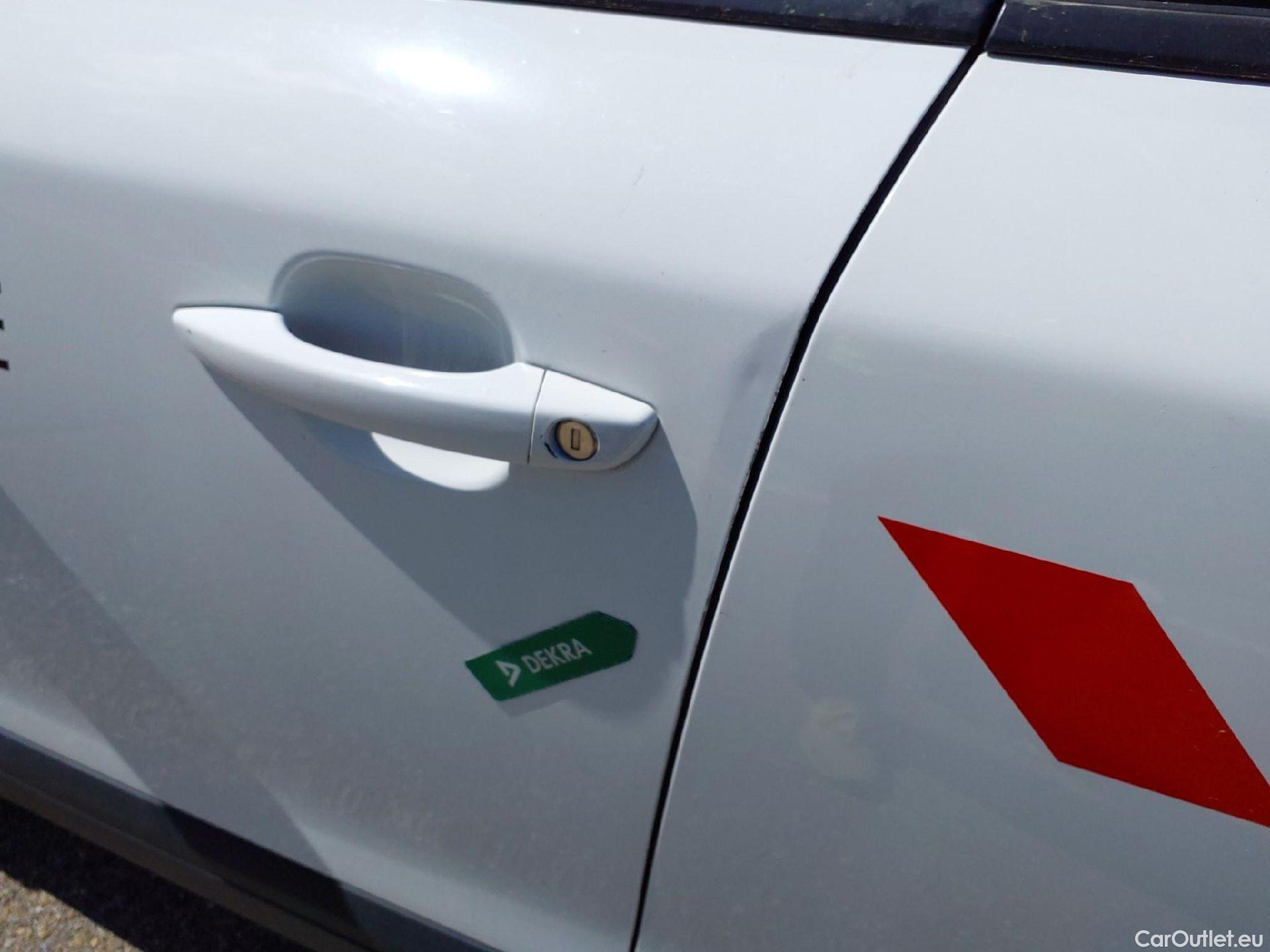  Peugeot  2008 PEUGEOT  / 2019 / 5P / todoterreno Active BlueHDI 81kW (110CV) #13