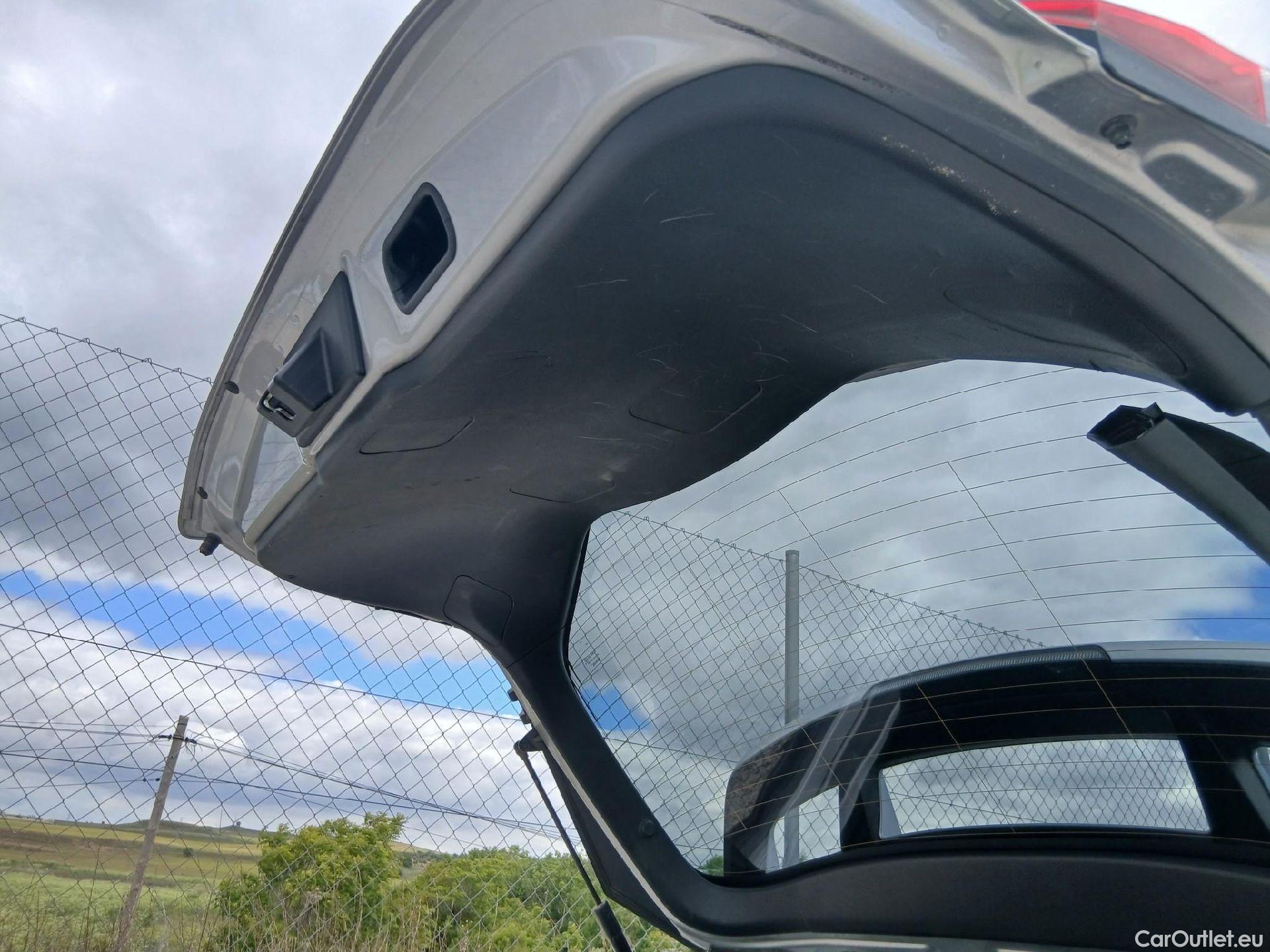  Toyota  C-HR TOYOTA  / 2019 / 5P / todoterreno 1.8 125H Advance #5