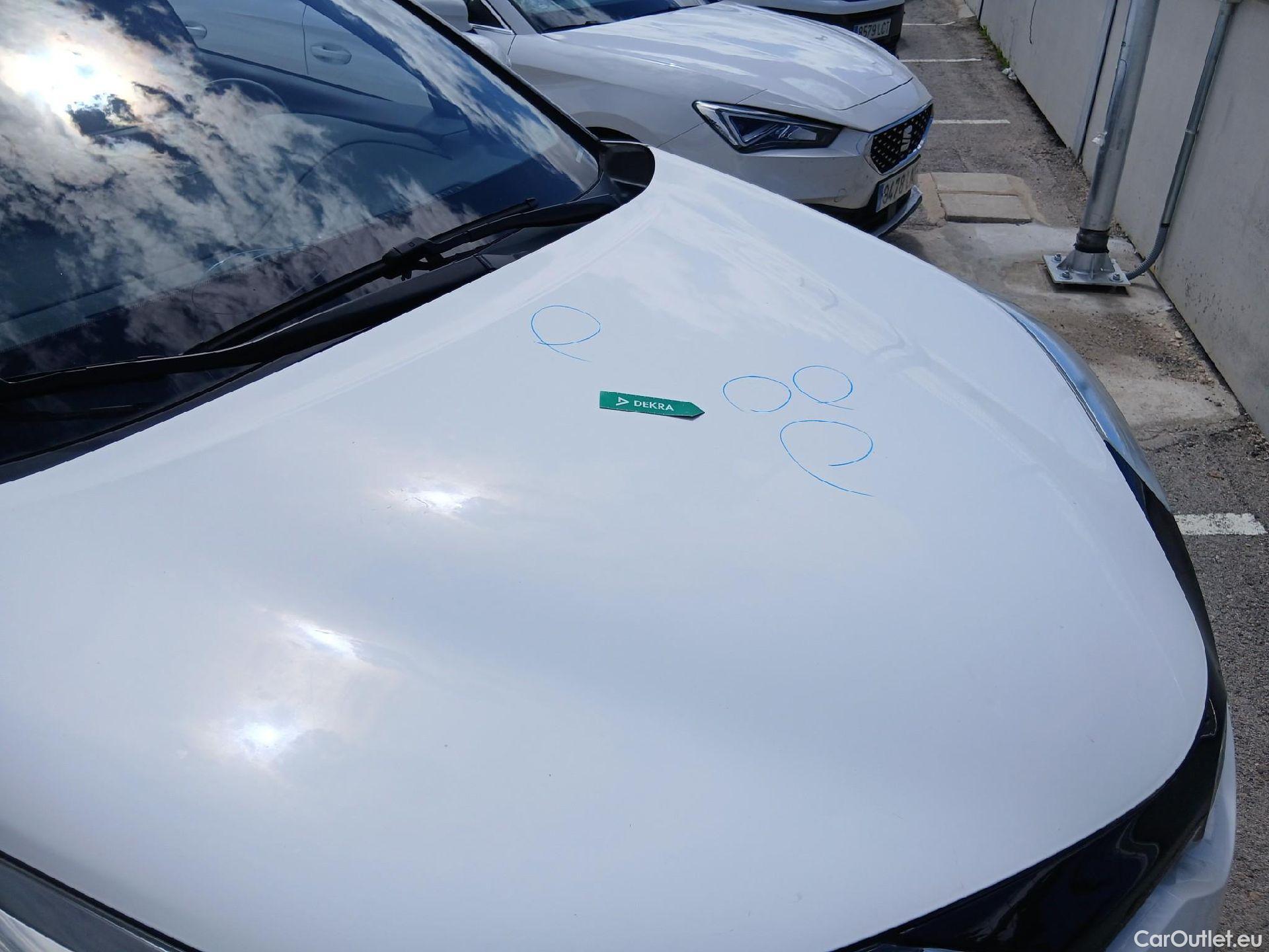  Toyota  C-HR TOYOTA  / 2019 / 5P / todoterreno 1.8 125H Active #4
