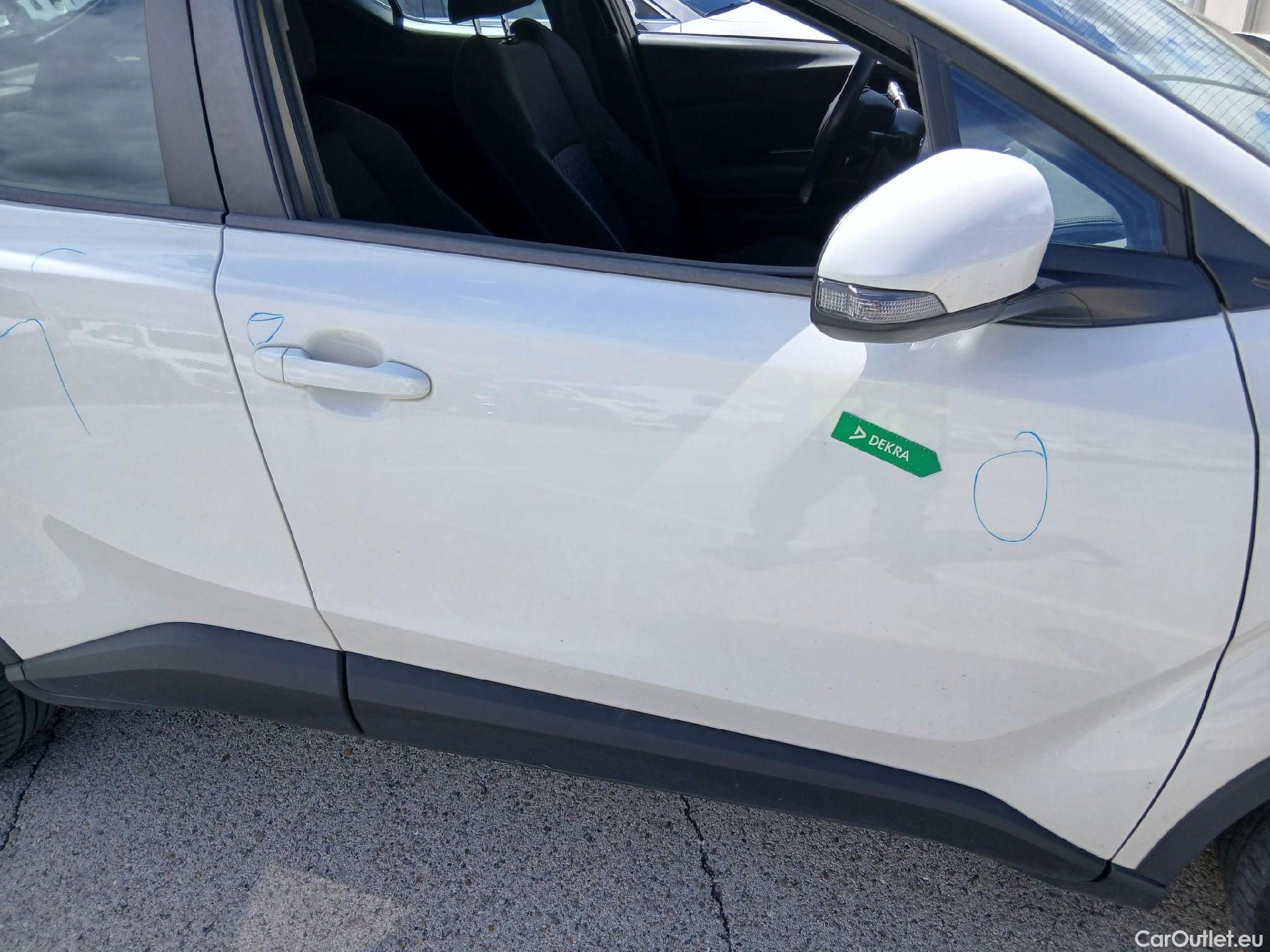  Toyota  C-HR TOYOTA  / 2019 / 5P / todoterreno 1.8 125H Active #32