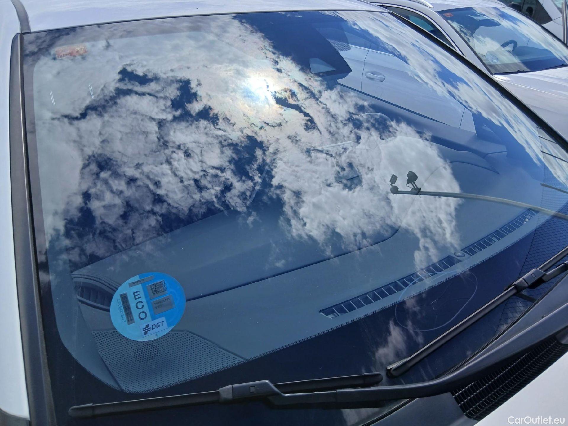  Toyota  C-HR TOYOTA  / 2019 / 5P / todoterreno 1.8 125H Active #3