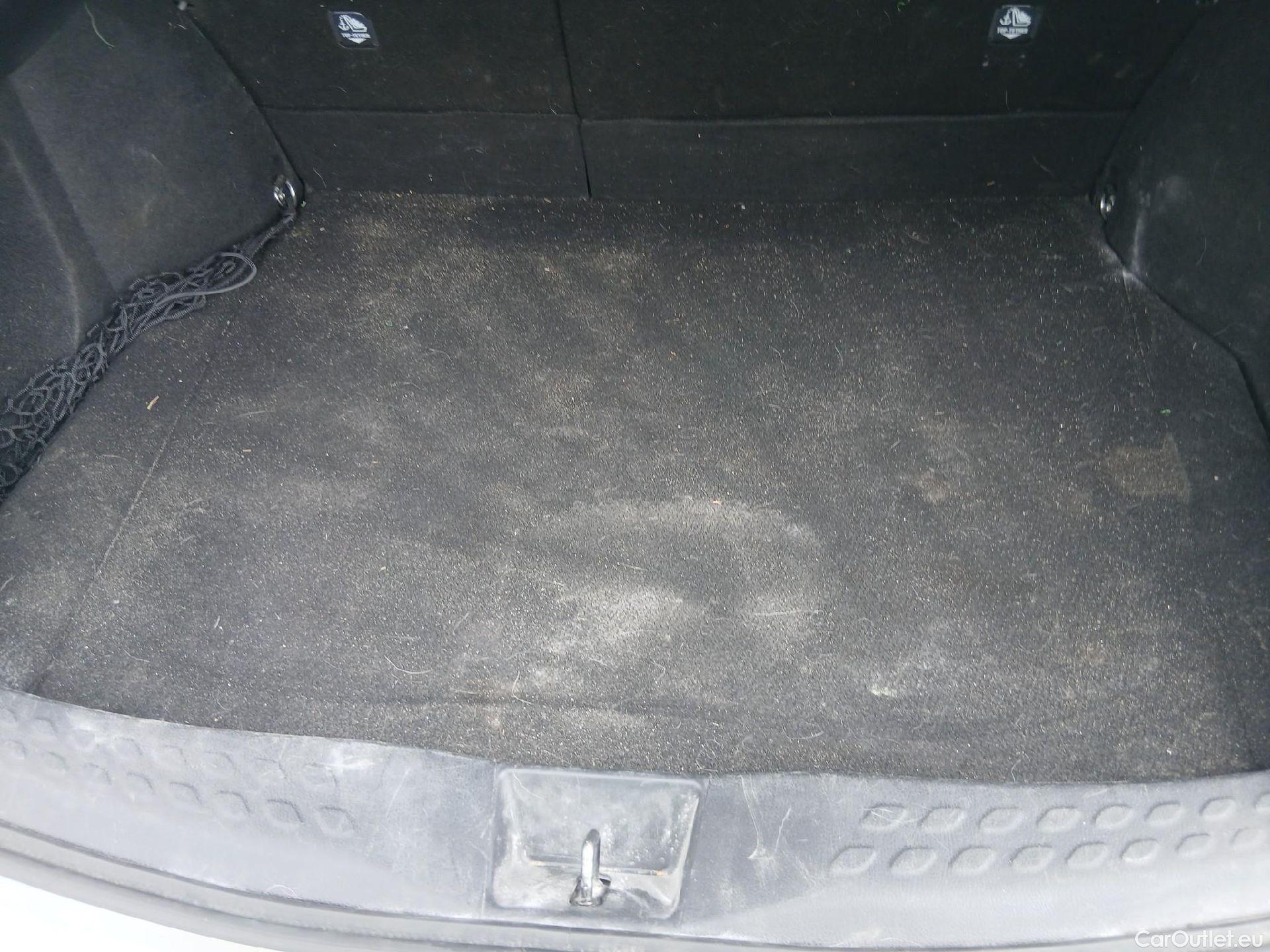  Toyota  C-HR TOYOTA  / 2019 / 5P / todoterreno 1.8 125H Advance #2