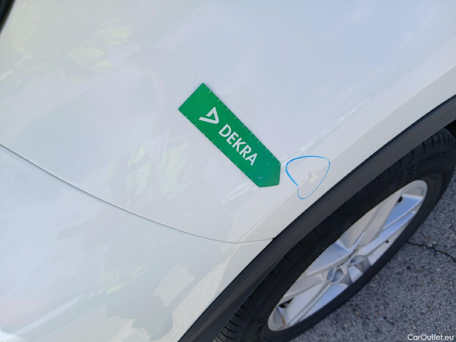  Toyota  C-HR TOYOTA  / 2019 / 5P / todoterreno 1.8 125H Active #24